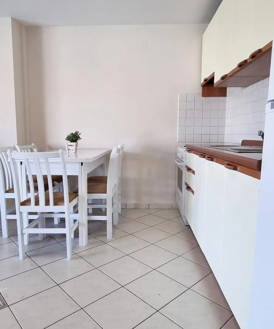 Bungalow White Apartments Полихроно 2*,  Греция