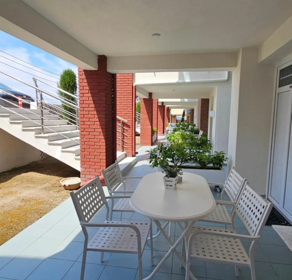 Апарт-отель Bungalow White Apartments Полихроно