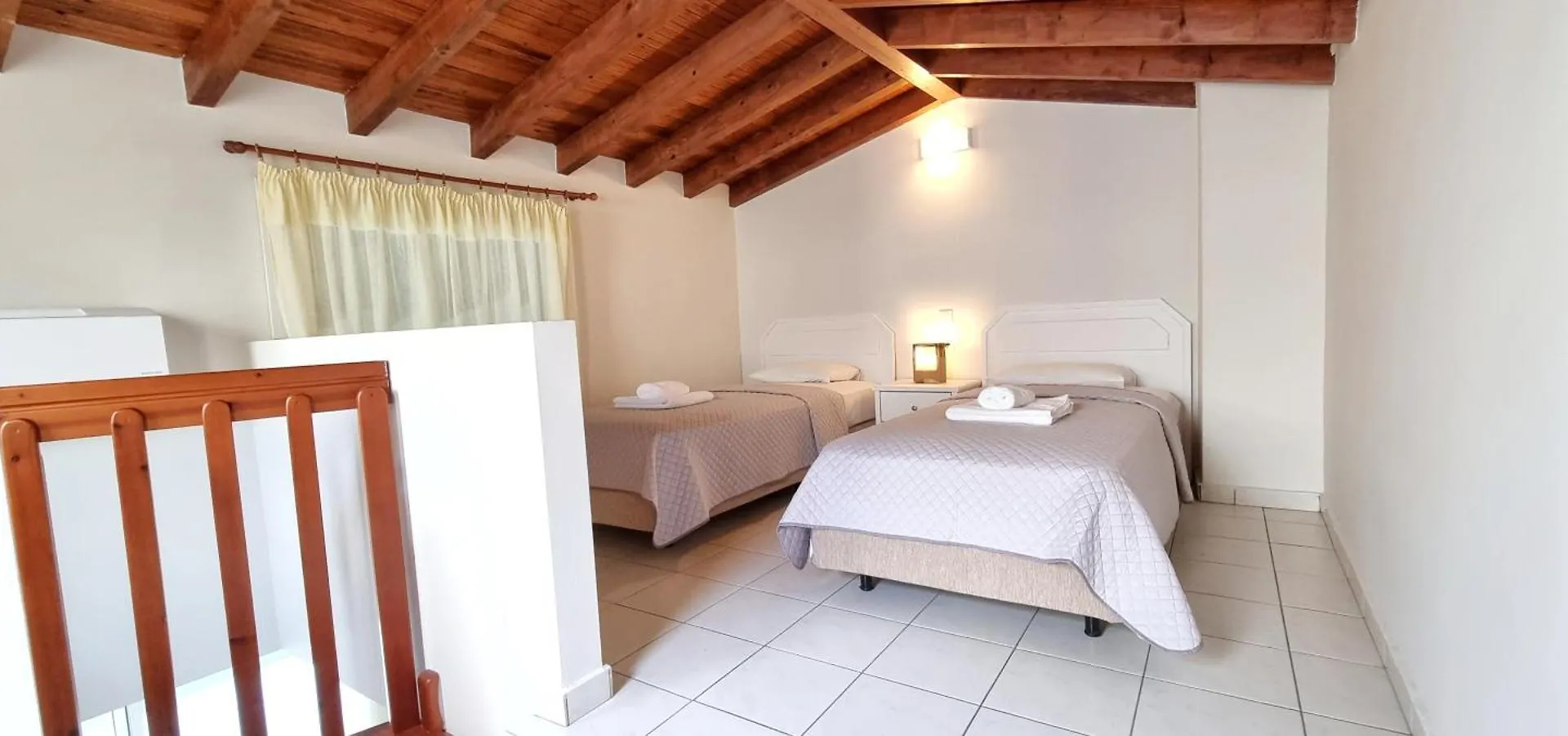 Bungalow White Apartments Polychrono Aparthotel
