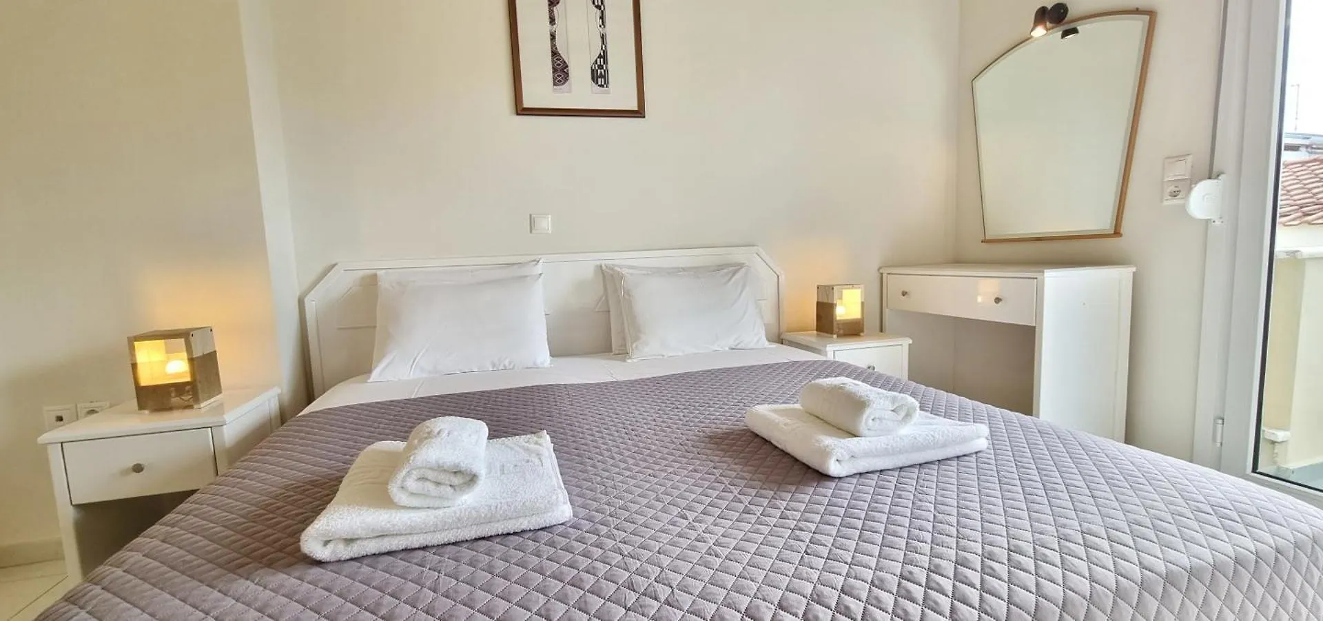 Bungalow White Apartments Polychrono