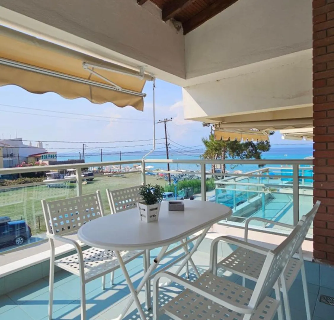 Bungalow White Apartments Polychrono