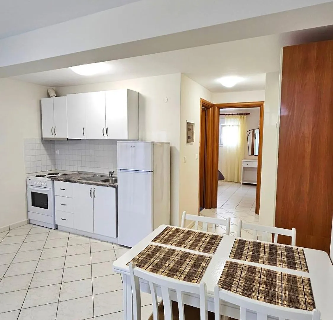 Bungalow White Apartments Polychrono Aparthotel