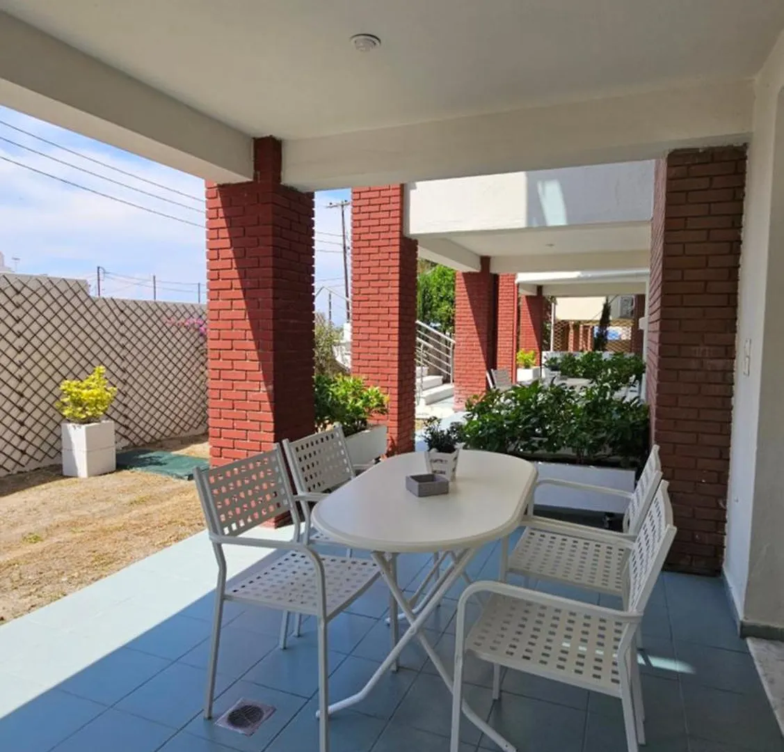 Bungalow White Apartments Polychrono 2*,