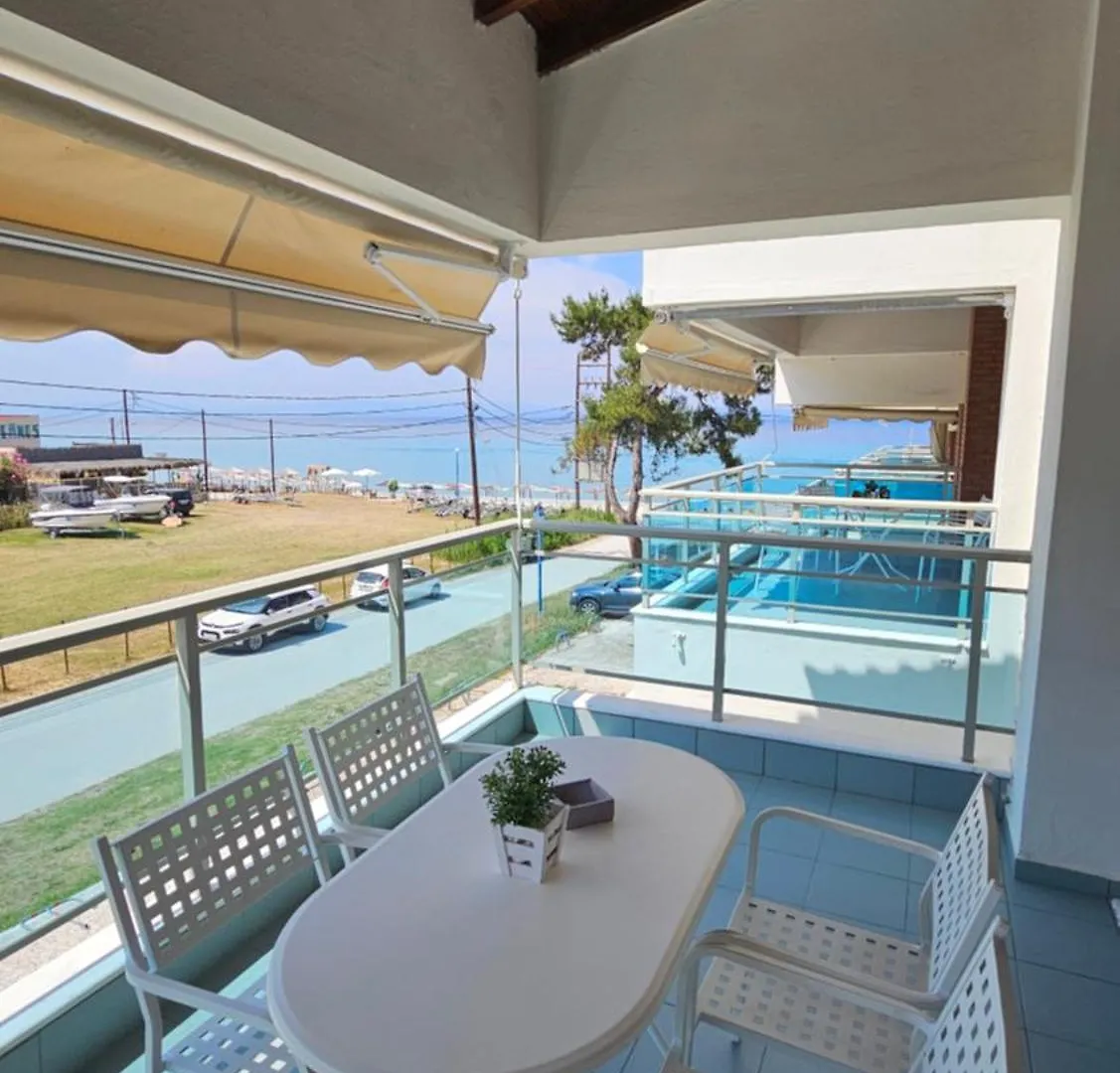 Bungalow White Apartments Polychrono Aparthotel